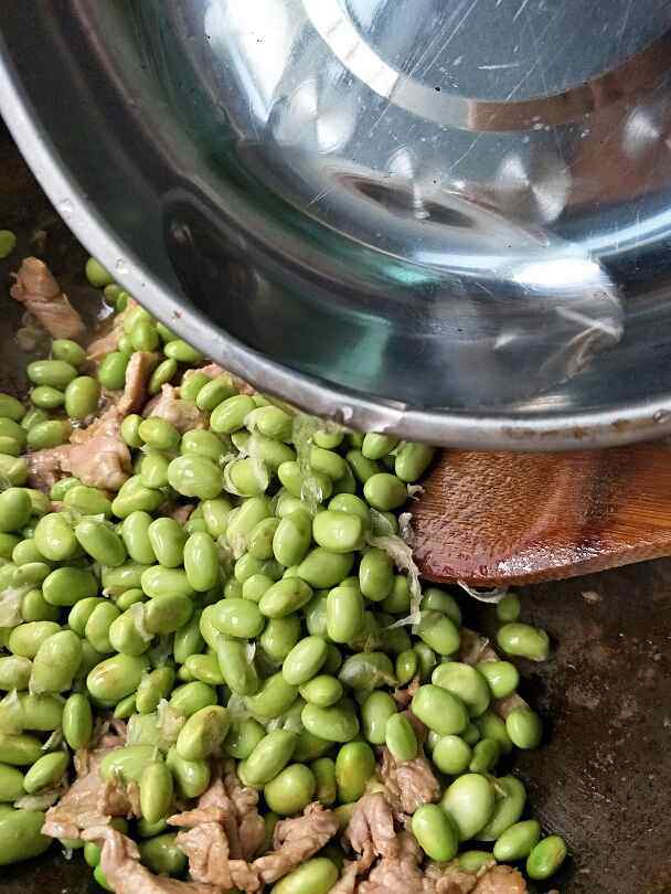 青豆炒肉步骤5