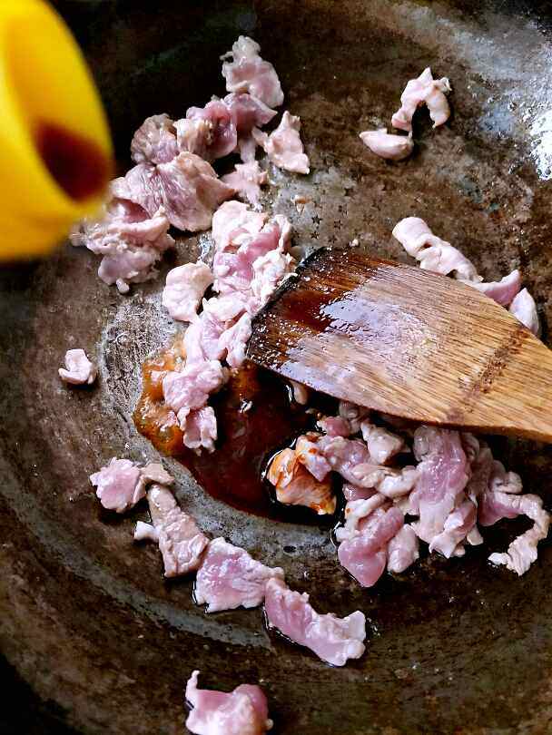 青豆炒肉步骤4