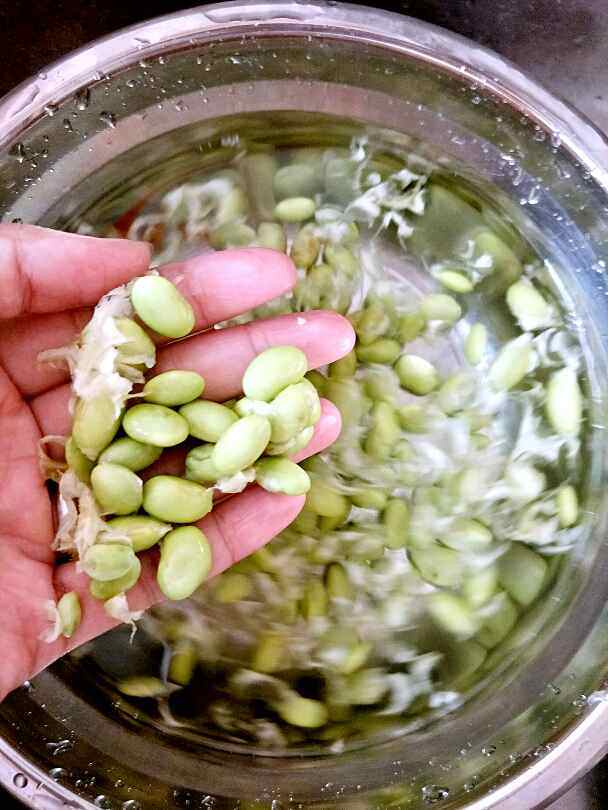 青豆炒肉步骤2