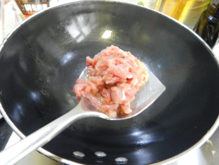 水芹菜炒肉丝步骤4