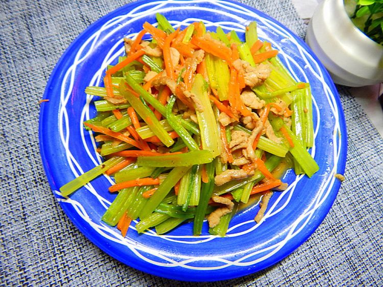 水芹菜炒肉丝步骤10