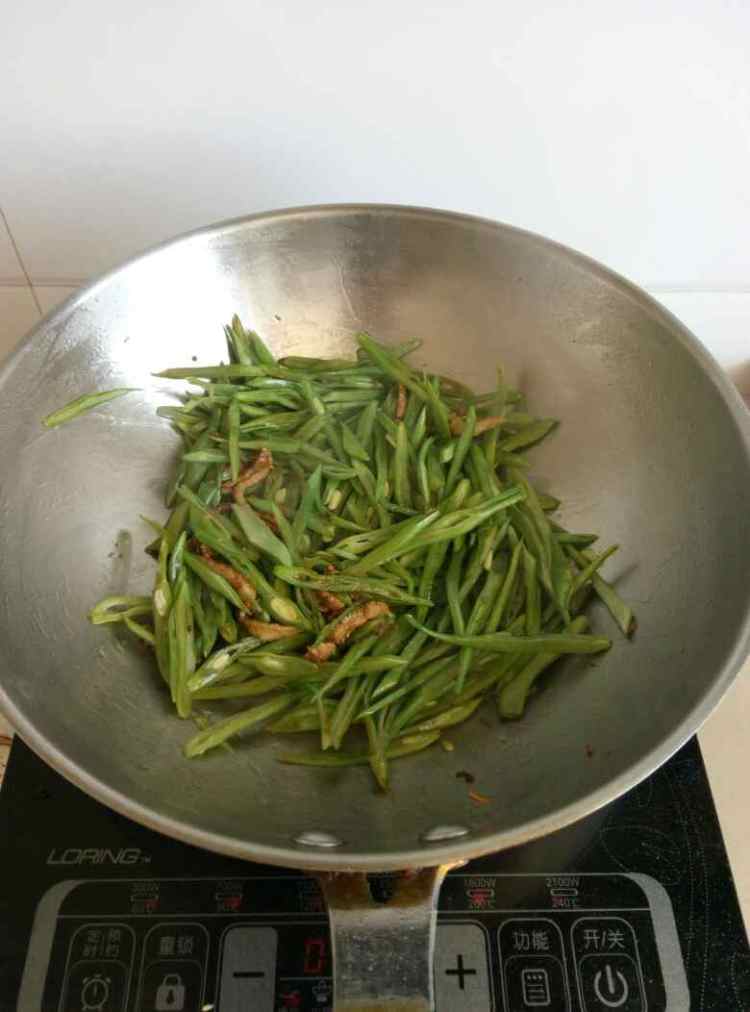 豆角丝炒肉步骤4