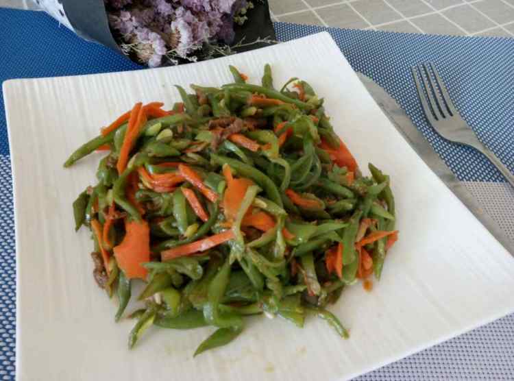 豆角丝炒肉步骤7