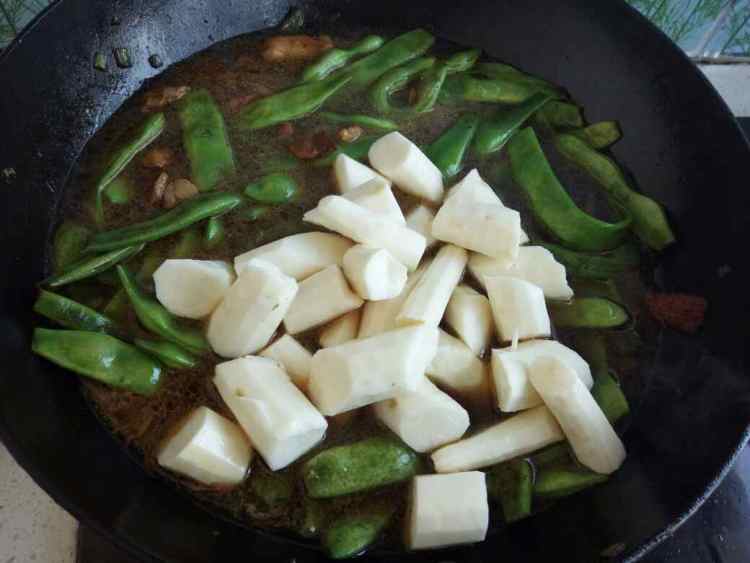 豆角山药粉条炖肉步骤6