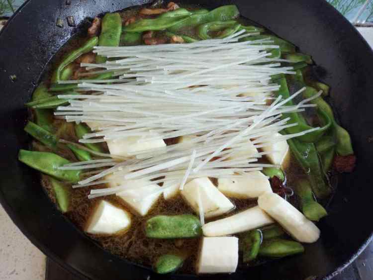 豆角山药粉条炖肉步骤7