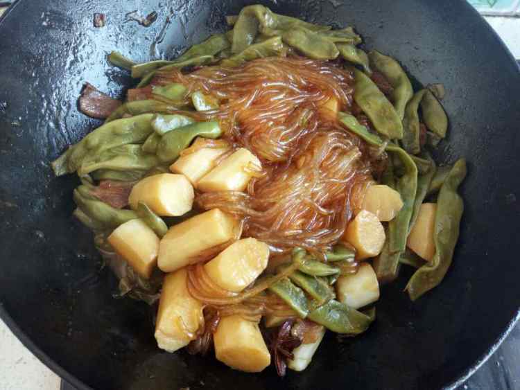 豆角山药粉条炖肉步骤8
