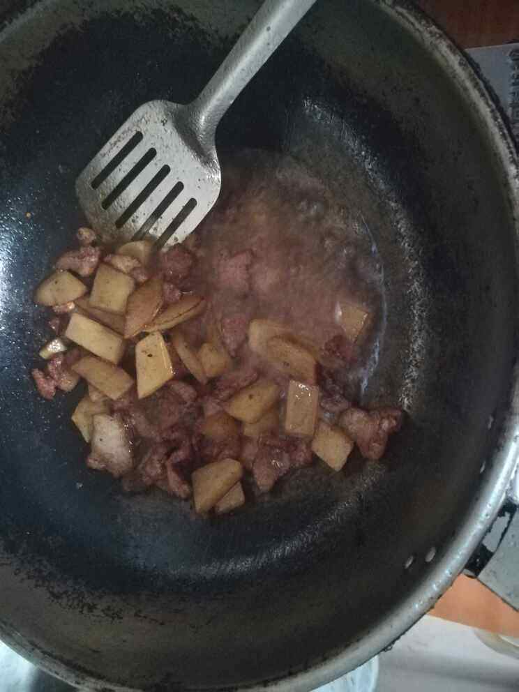 土豆蒜薹炒肉片步骤5