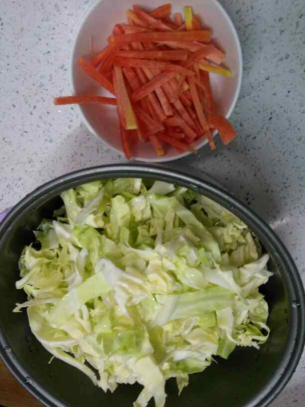 白菜炒肉步骤1