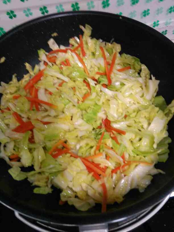 白菜炒肉步骤5