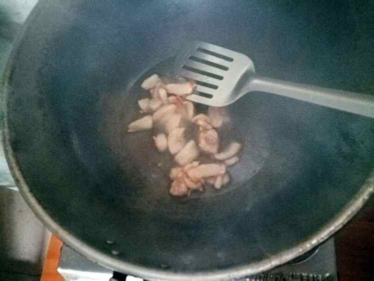 红油蒜薹肉片步骤3