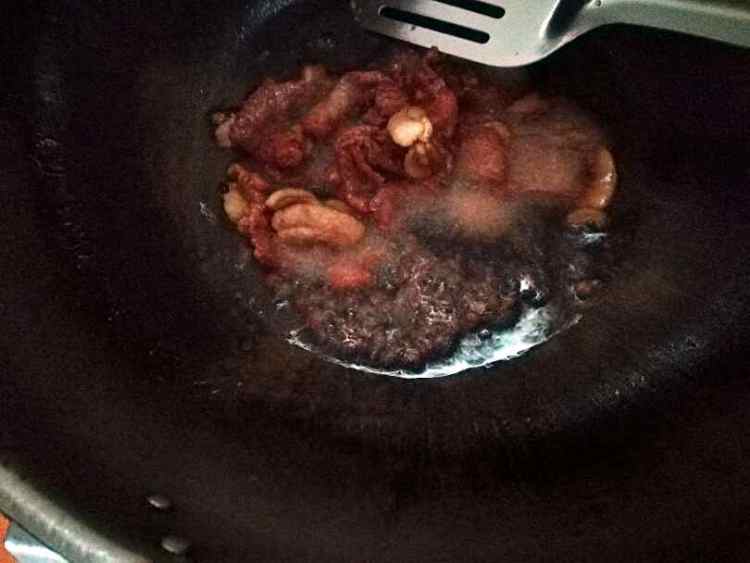 红油蒜薹肉片步骤5