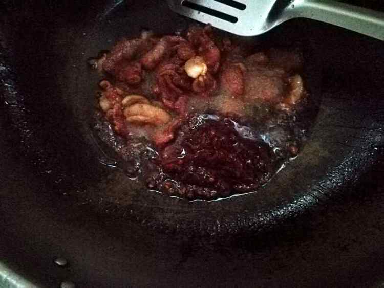 红油蒜薹肉片步骤6