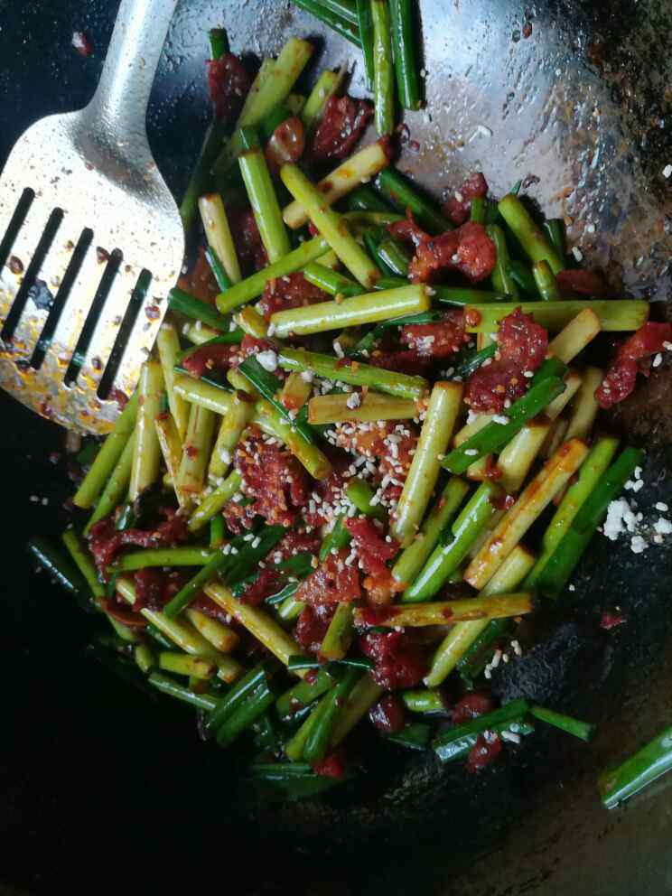 红油蒜薹肉片步骤10