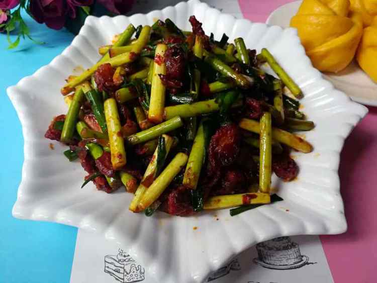 红油蒜薹肉片步骤12