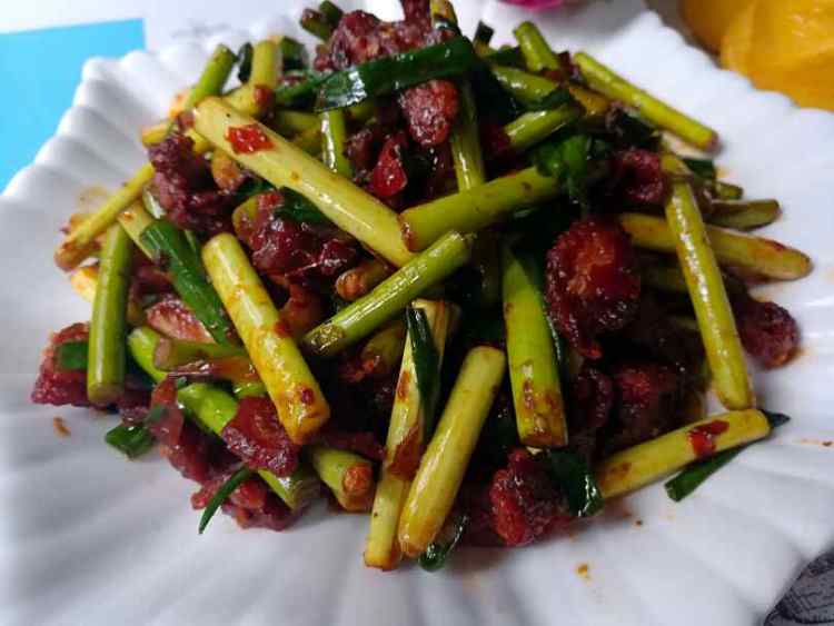 红油蒜薹肉片步骤11