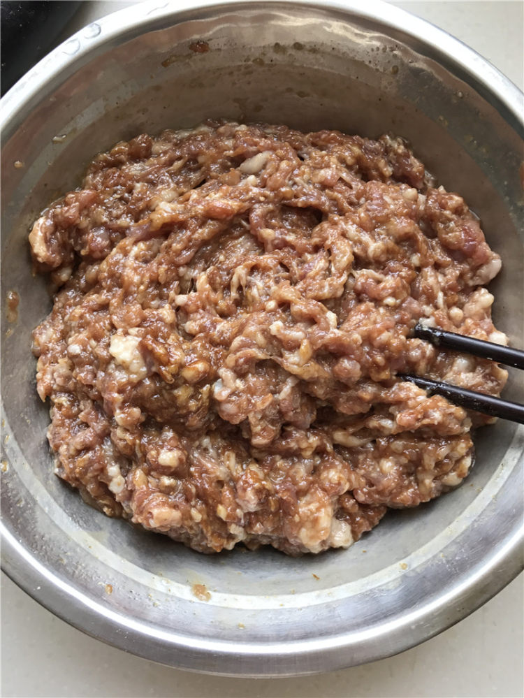 茄子辣椒肉包子步骤1