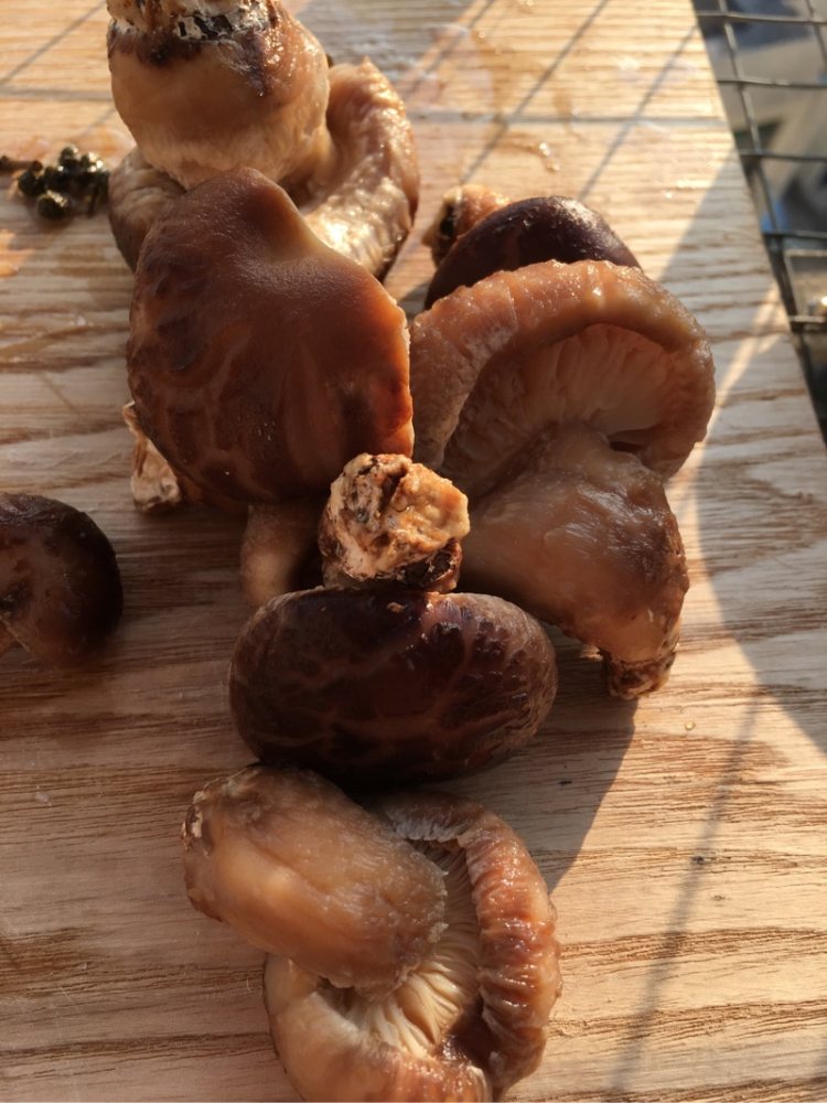 香菇有机花菜炒肉步骤1