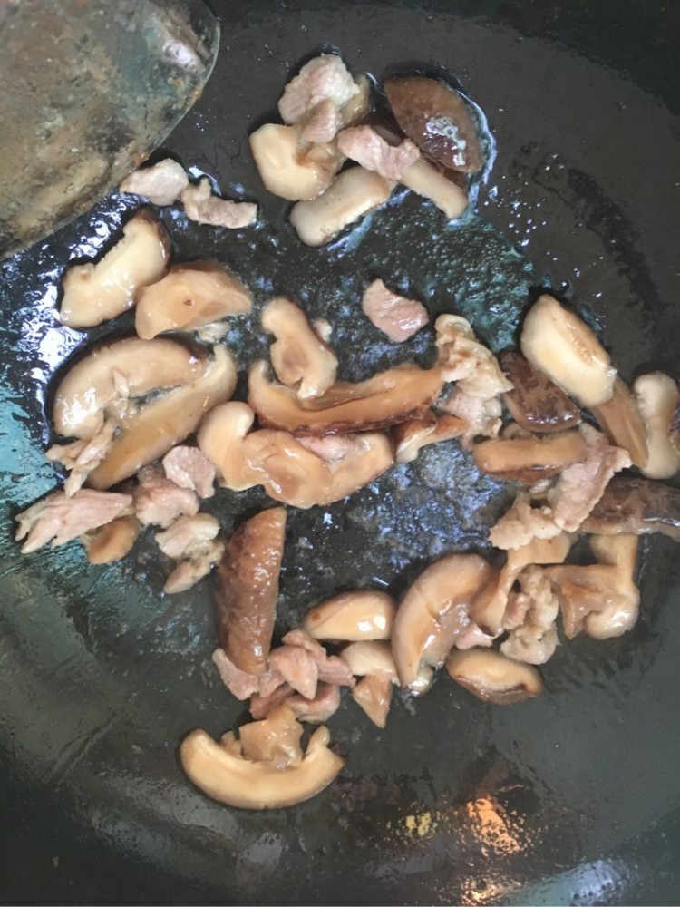 香菇有机花菜炒肉步骤7