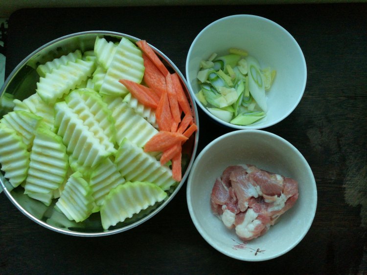 角瓜炒肉步骤1