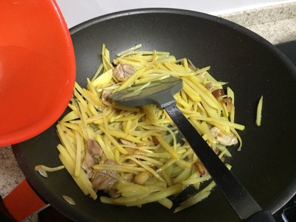 肉片炒土豆丝步骤10