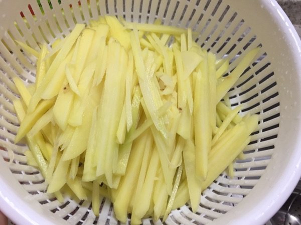 肉片炒土豆丝步骤2
