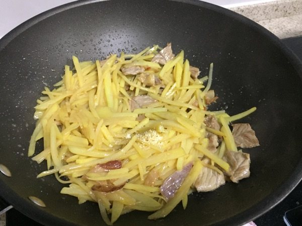 肉片炒土豆丝步骤11