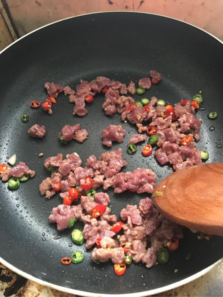 肉末酸豆角步骤6