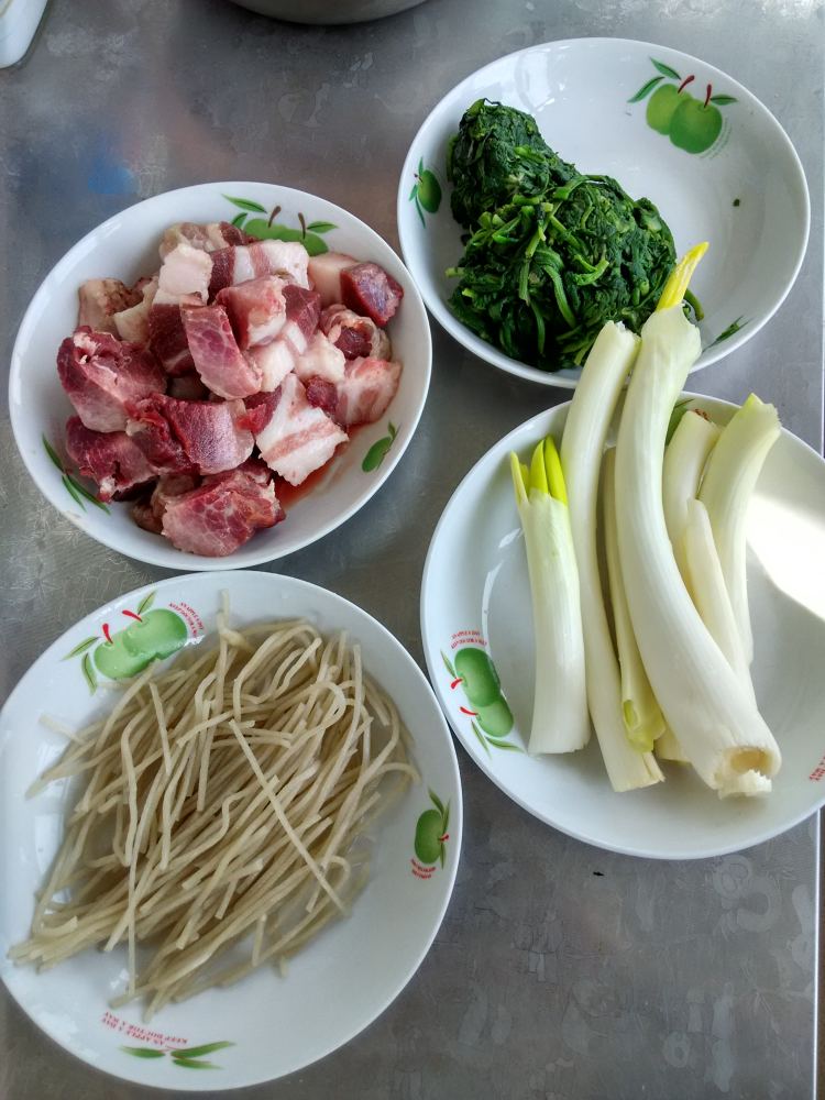 荠菜大葱猪肉饺子步骤3