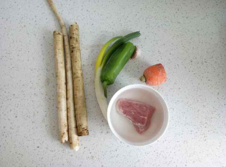牛蒡炒肉步骤1