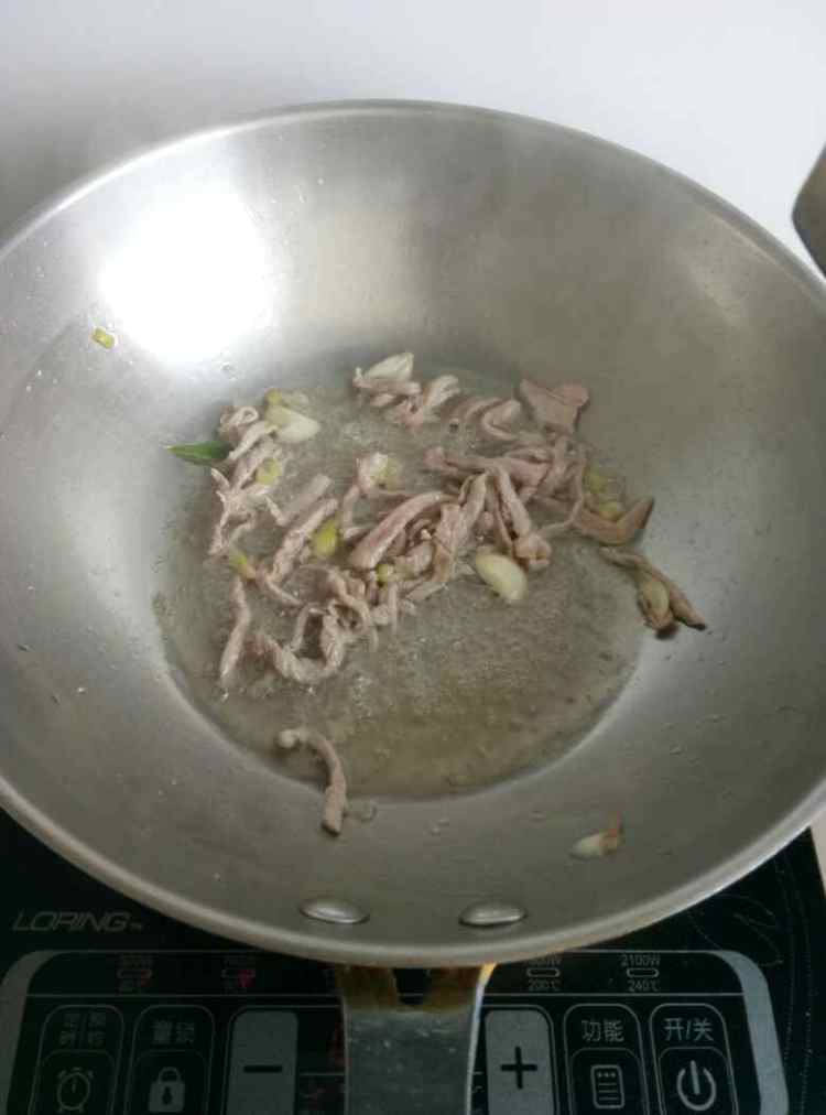 牛蒡炒肉步骤4