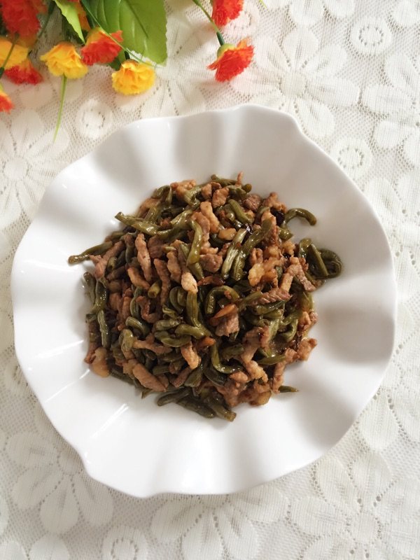 酸豆角炒肉步骤7