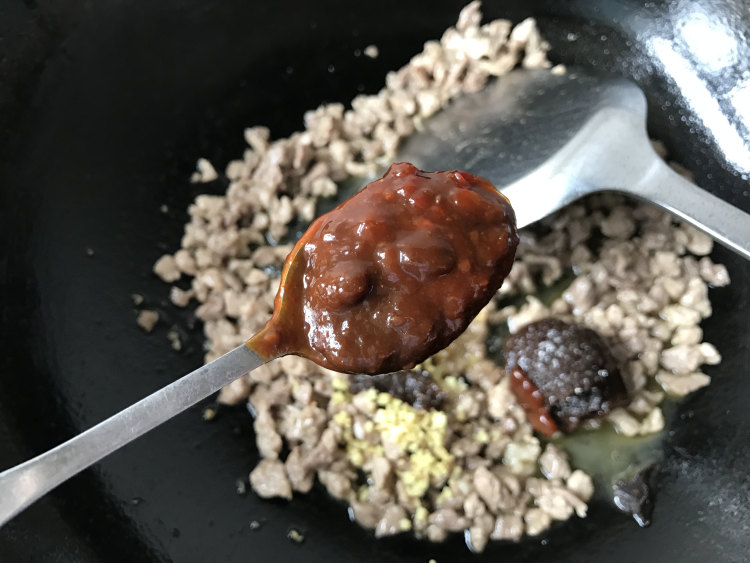 酱肉笋丁青团步骤5