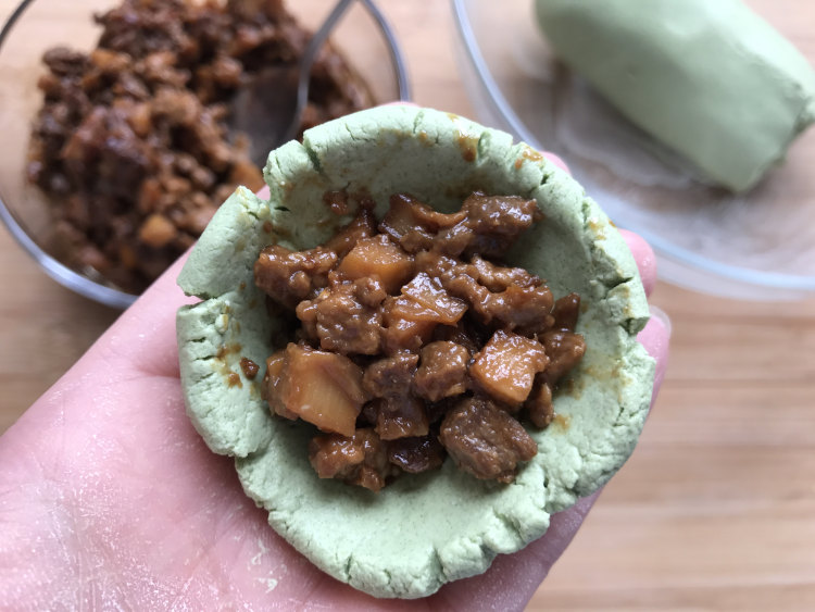 酱肉笋丁青团步骤10