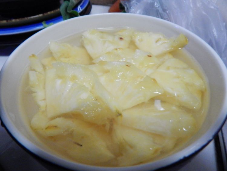 菠萝炒肉片步骤2