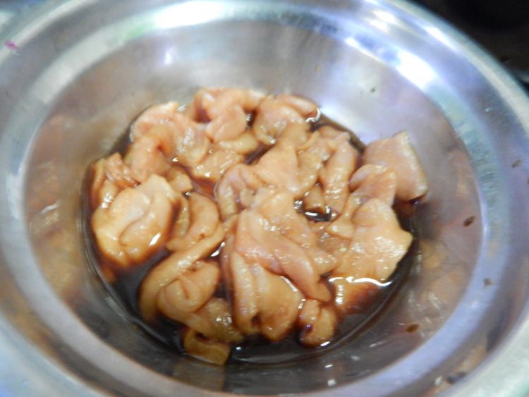 菠萝炒肉片步骤1