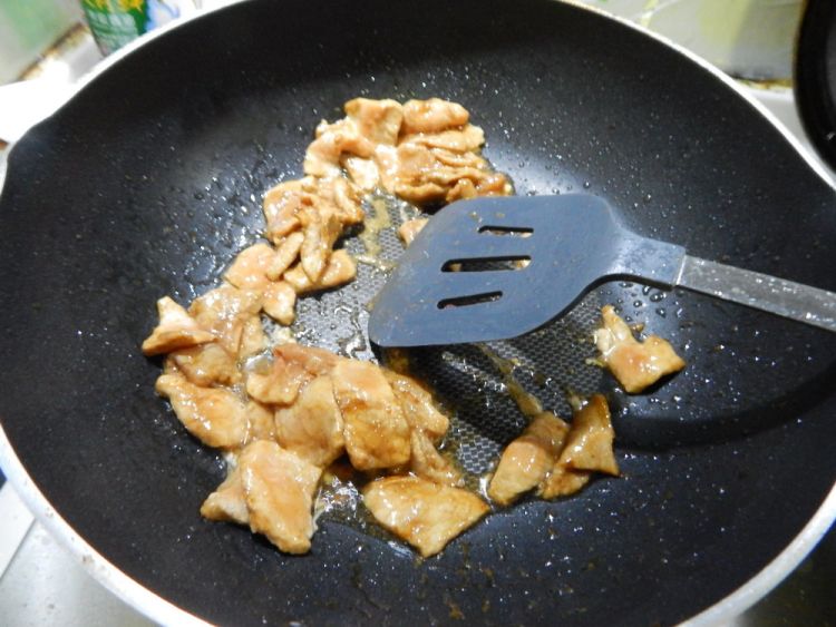 菠萝炒肉片步骤4