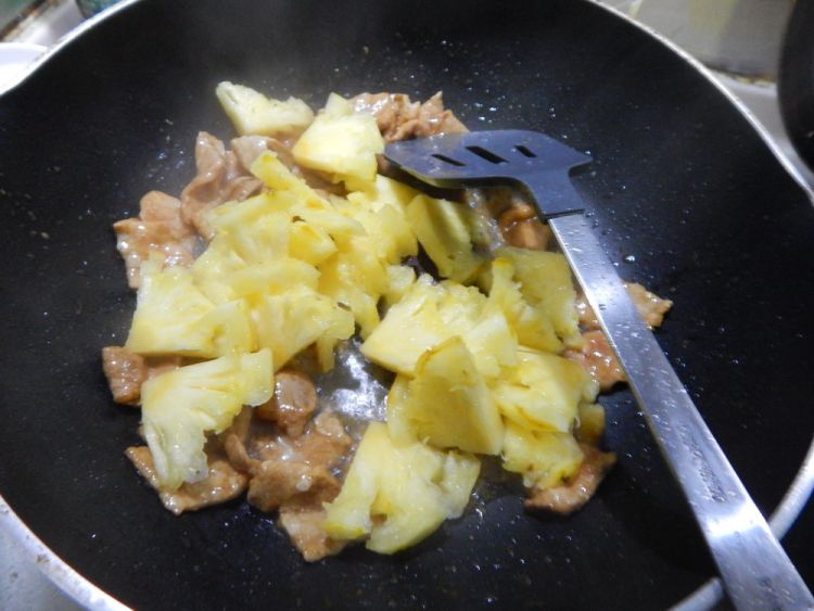 菠萝炒肉片步骤5