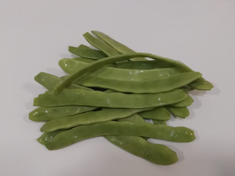 豆角炒肉丝步骤1