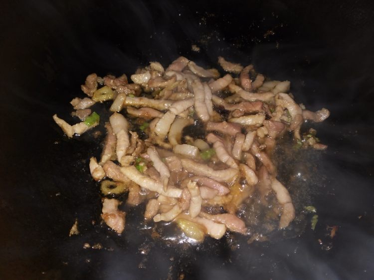 豆角炒肉丝步骤5
