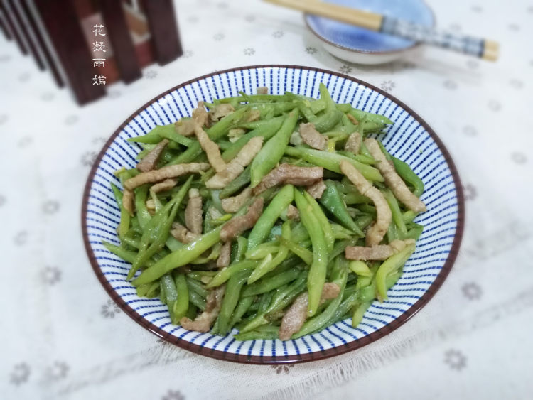 豆角炒肉丝步骤9