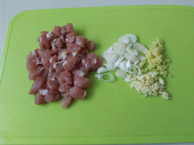 茄子肉丁卤面步骤4
