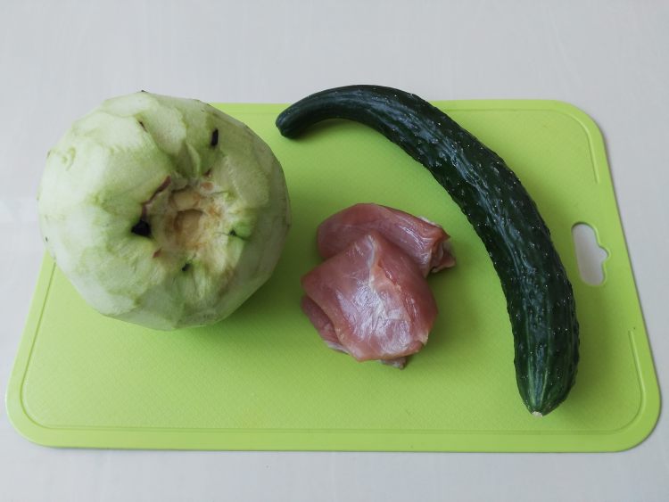 茄子肉丁卤面步骤1