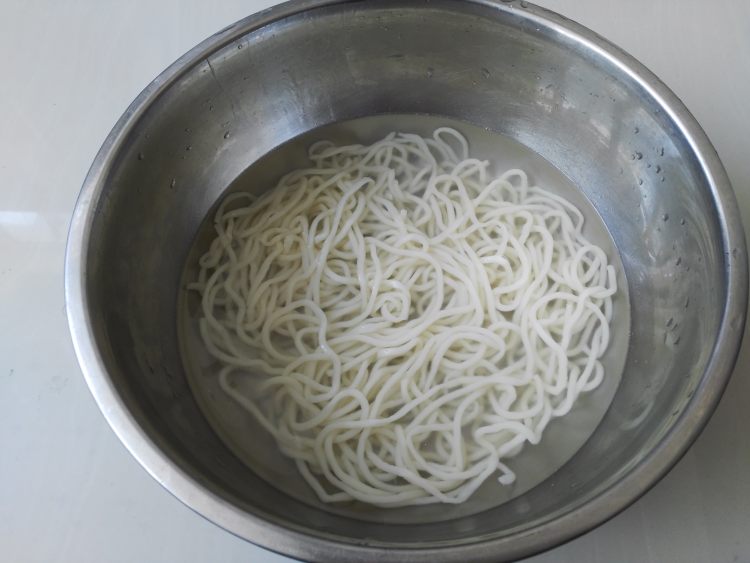 茄子肉丁卤面步骤12