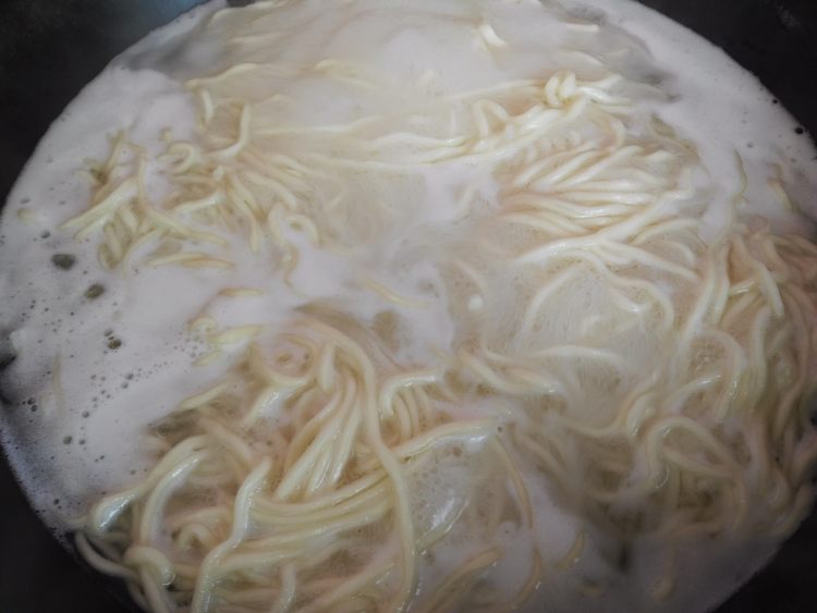 茄子肉丁卤面步骤11