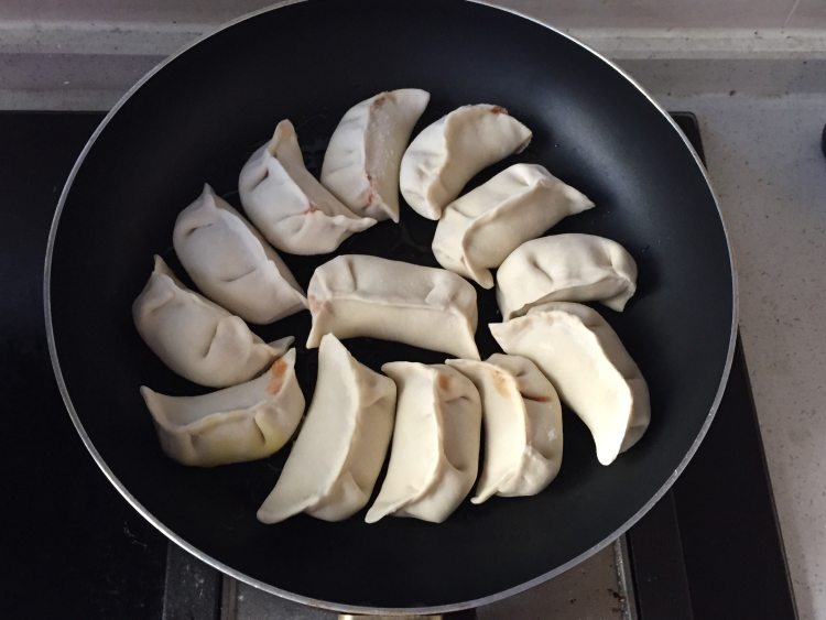 酸菜煎饺步骤8