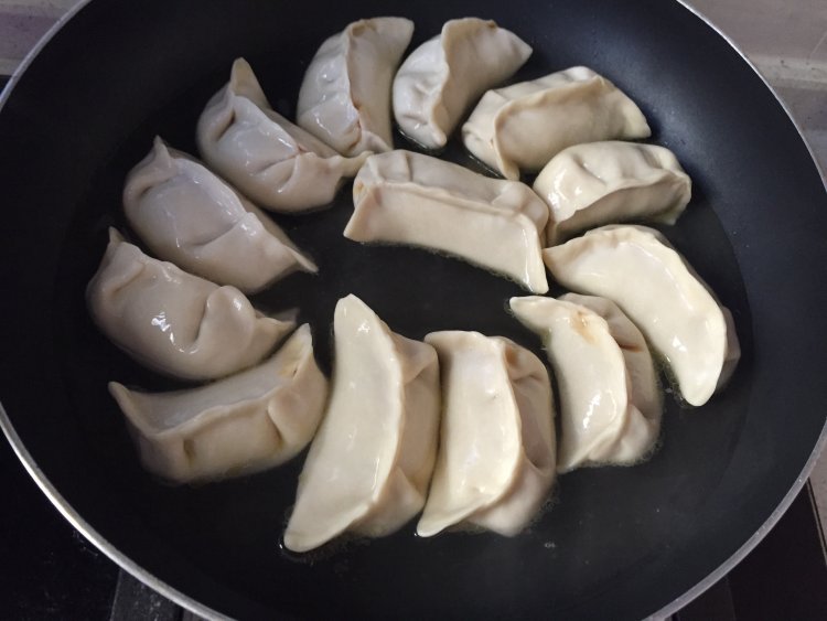 酸菜煎饺步骤9