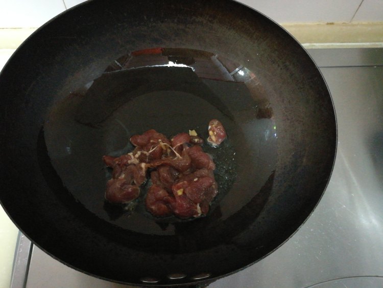 白菜腐竹炒肉步骤2