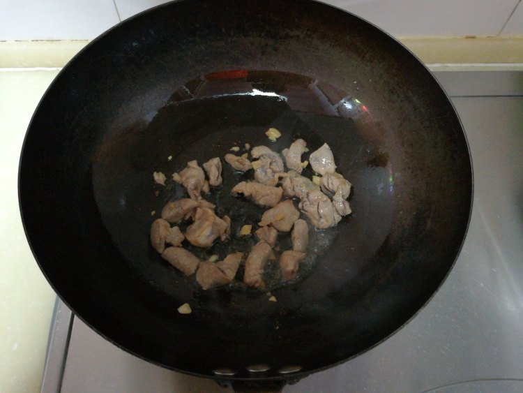 白菜腐竹炒肉步骤3