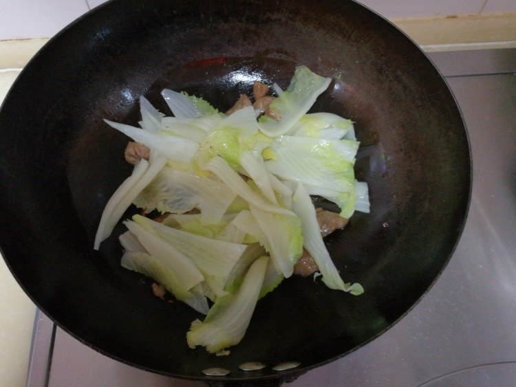 白菜腐竹炒肉步骤4