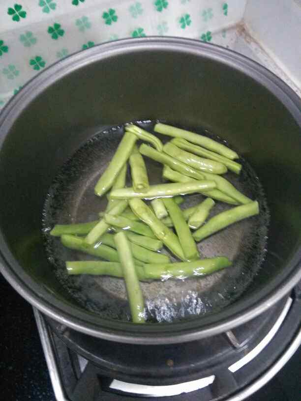 香菇豆角蒸饺步骤2